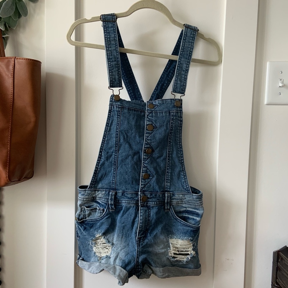 Juniors small distress overall shorts. Like new.